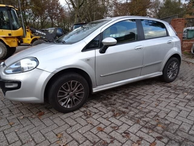 Fiat Punto 1.3 diesel bj 2010 5 deurs motorschade voor demon, Gebruikt, -, -, Ophalen of Verzenden