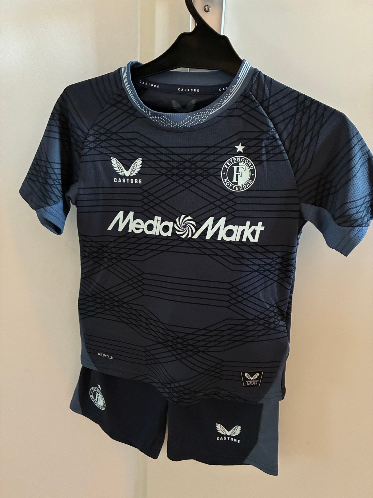Feyenoord Uit Tenue + Sokken 2025-2026 (ongedragen/nieuw), Kinderen en Baby's, Kinderkleding | Overige, Ophalen of Verzenden, Nieuw