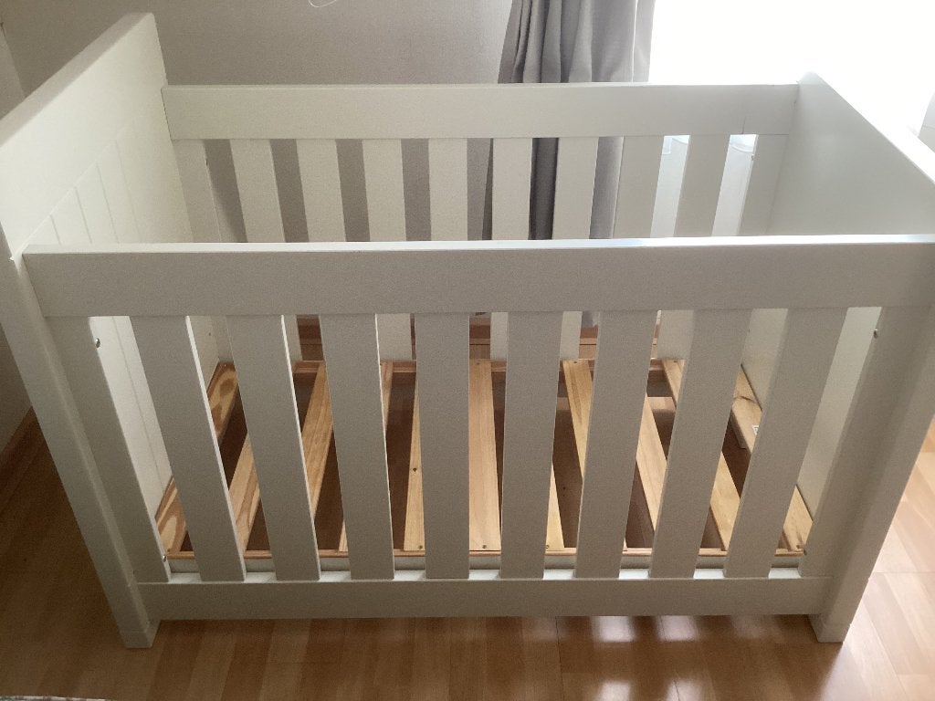 Ledikantje, Kinderen en Baby's, Kinderkamer | Bedden, Ophalen, 70 tot 85 cm, Zo goed als nieuw, Lattenbodem