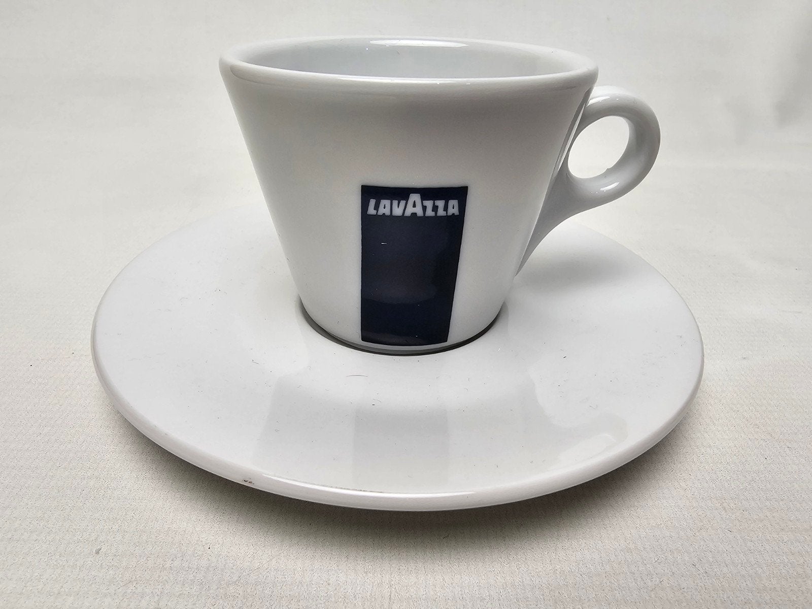 # Lavazza kop en schotel met blauw logo, Gebruikt, Overige merken, Ophalen of Verzenden, Overige stijlen