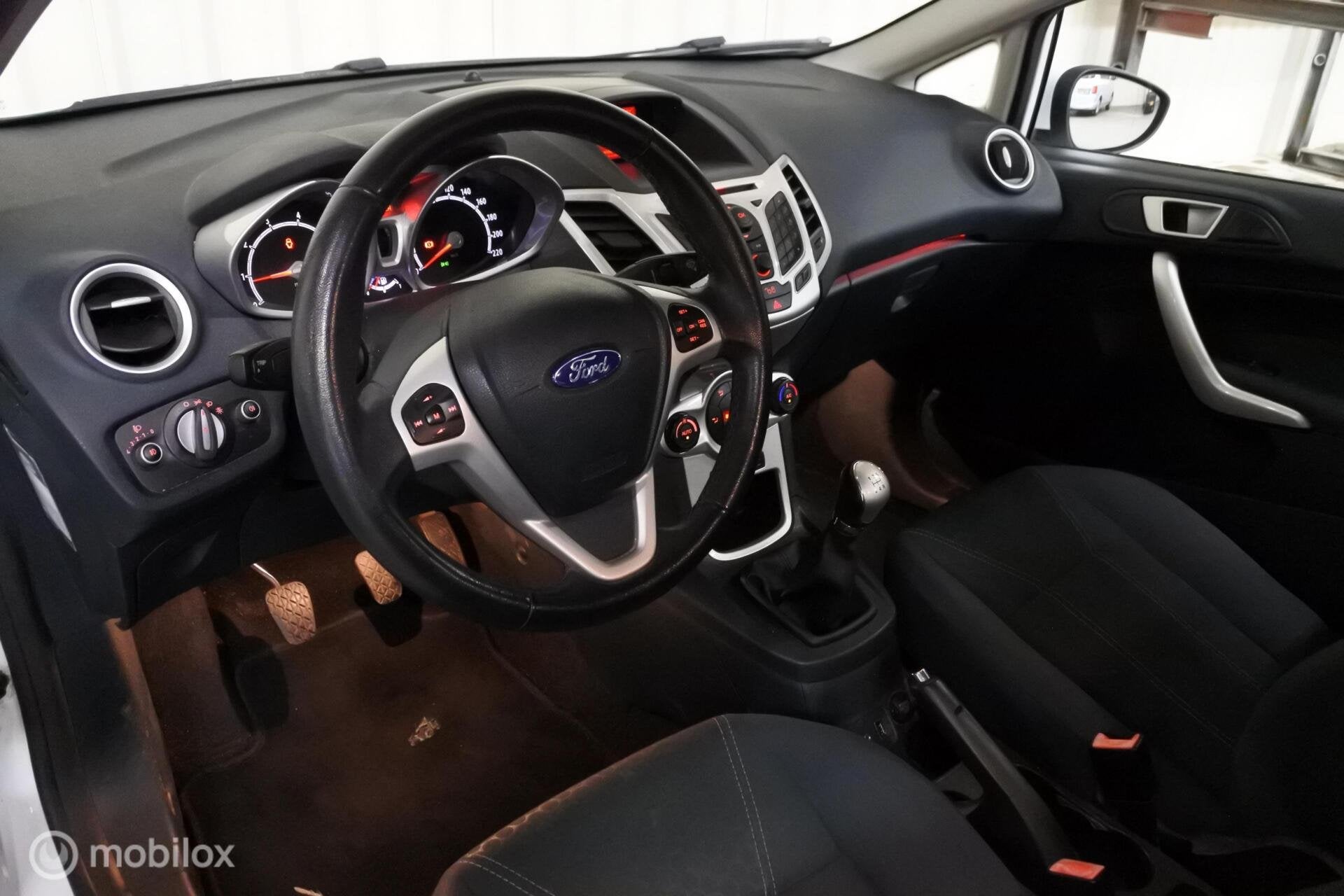 Ford Fiesta I 1.25 I Titanium I Airco I Cruise I Parkeerhulp, Voorwielaandrijving, Euro 5, Stof, Met garantie (alle)