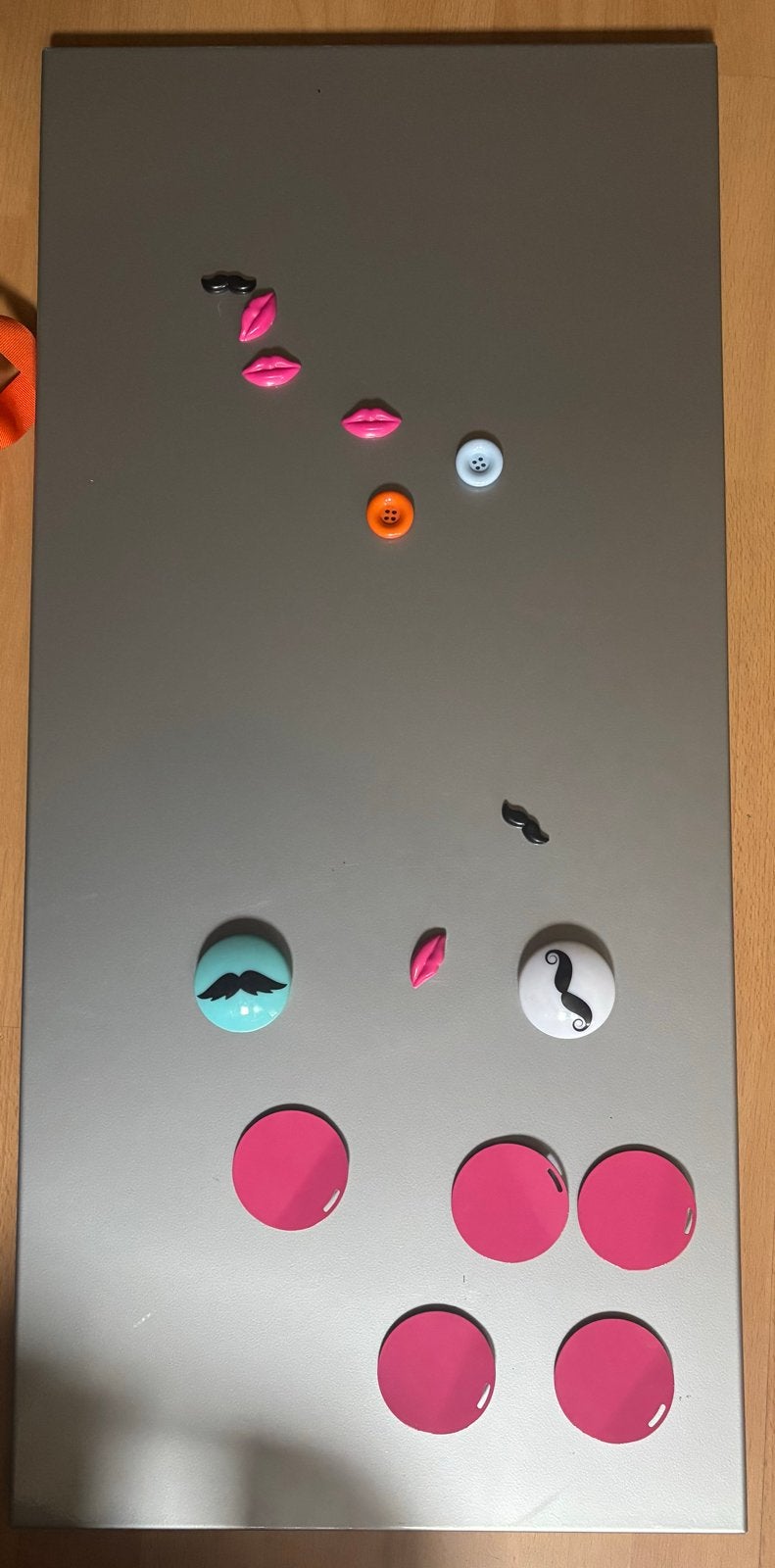 Magneetbord met leuke mankementen er bij, Ophalen, Gebruikt, Meerkleurig, Kunststof