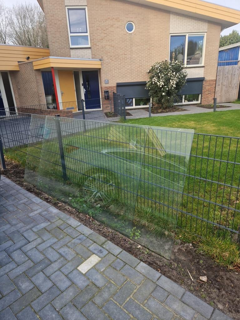 Glazen pui met deur en vaste panelen, Ophalen