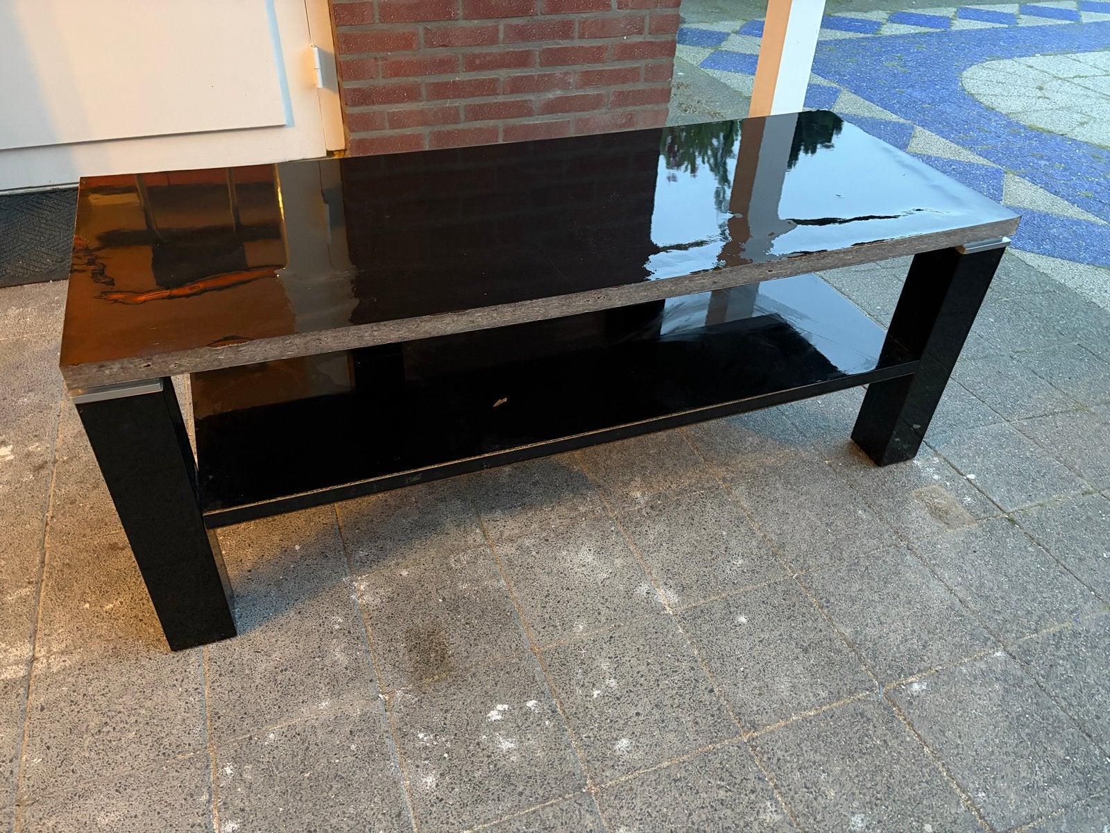 Gratis af te halen: TV meubel met beschadigd kunststof blad, Huis en Inrichting, Tafels | Salontafels, Ophalen, Gebruikt, Kunststof