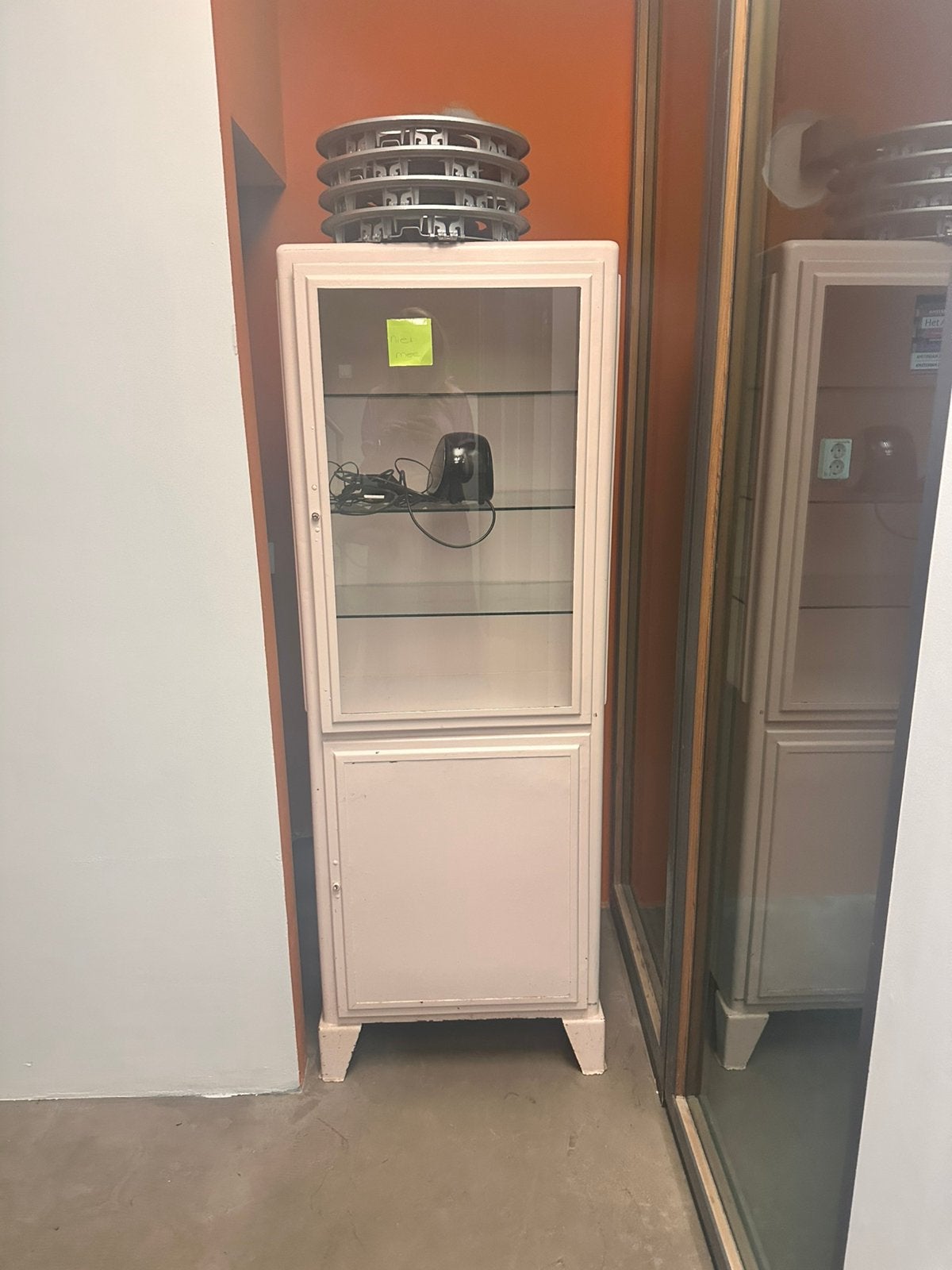 Roze apothekerskast op te halen, Ophalen, Minder dan 50 cm, Met deur(en), Zo goed als nieuw