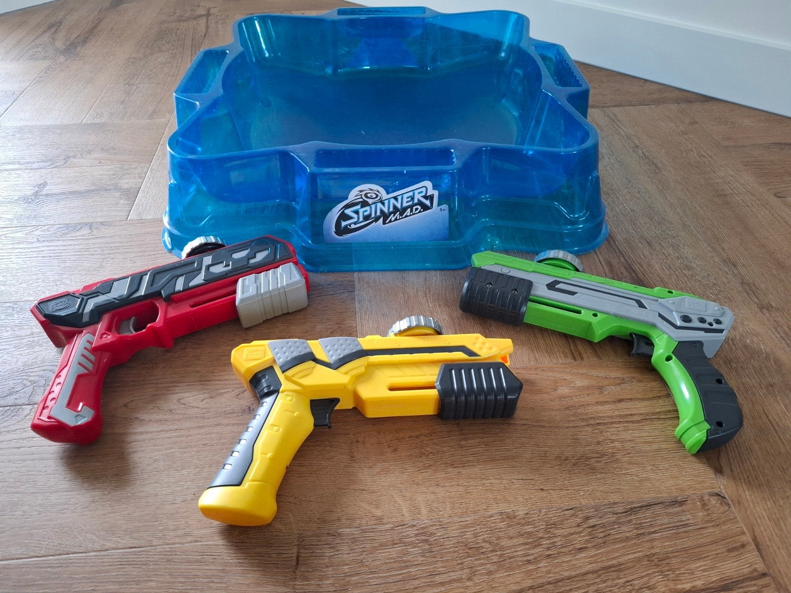 Spinner M.A.D. Blasters met Arena - Compleet Set, Ophalen of Verzenden, Gebruikt