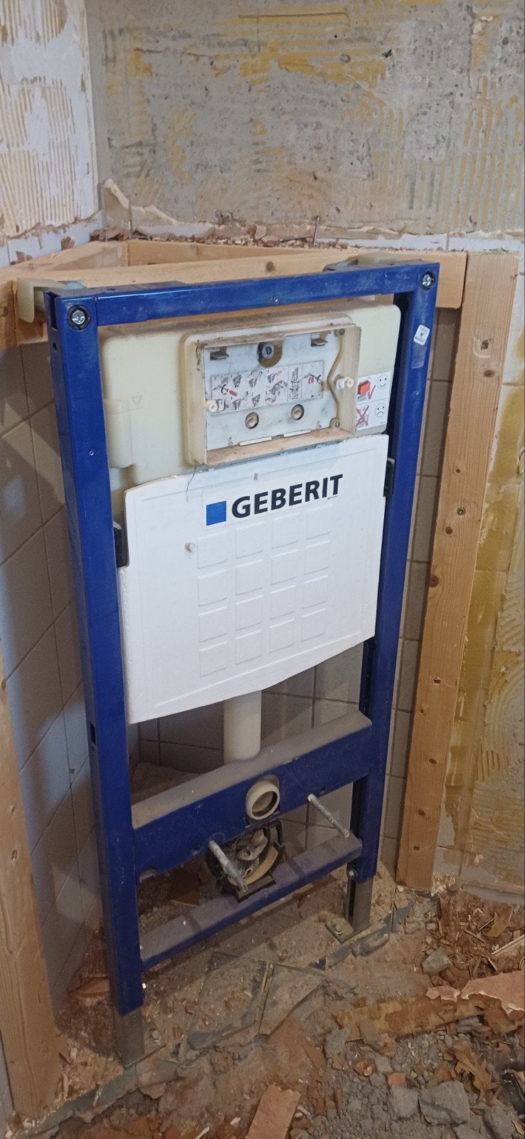 Geberit inbouwreservoir - mist kapje drukknop, Ophalen, Gebruikt, Toilet