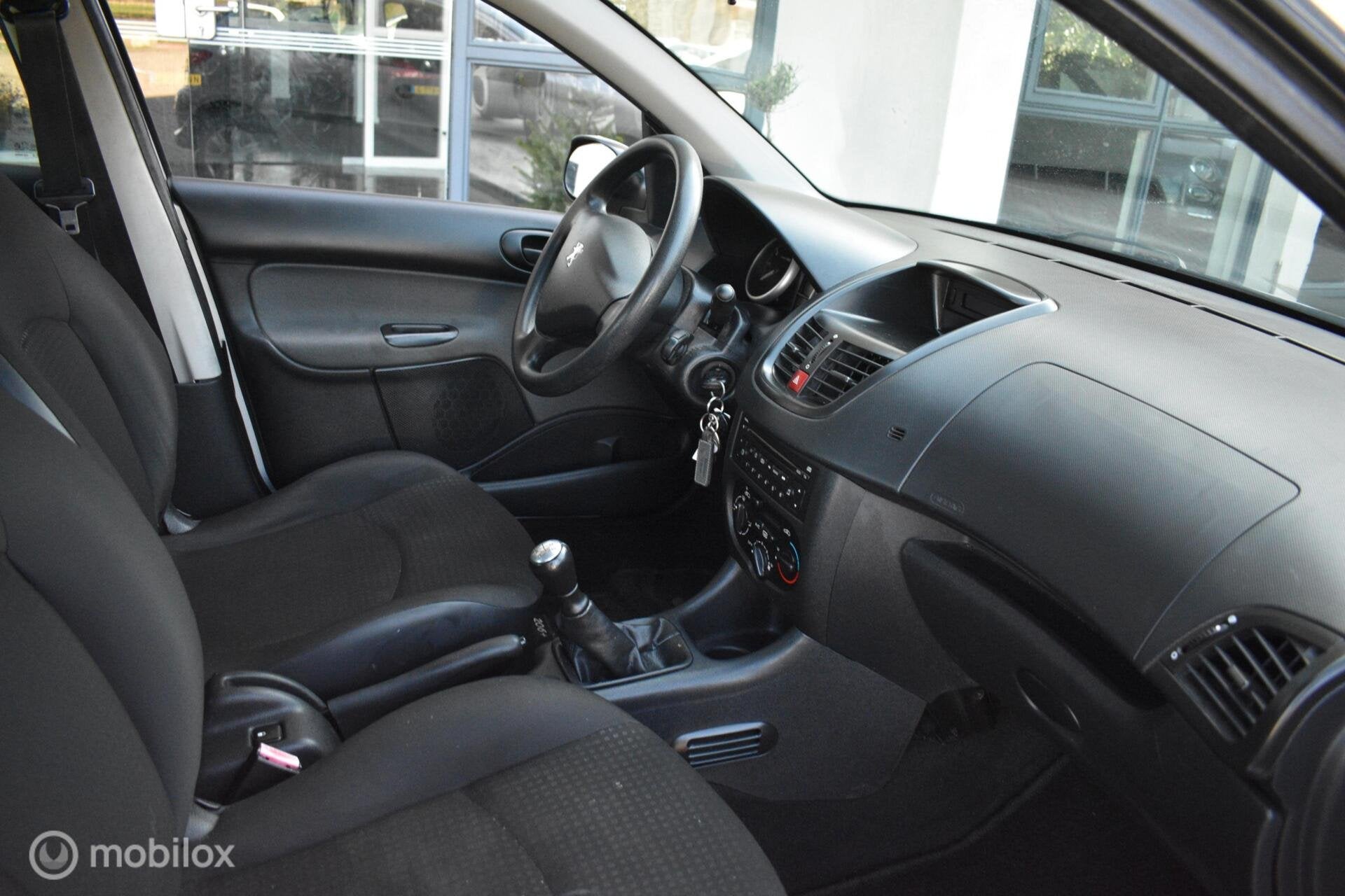 Peugeot 206 + 1.1 XR 5DRS, Airco|Elekt,pakket|11-06-2027 APK, Auto's, Voorwielaandrijving, Stof, 4 cilinders, 60 pk