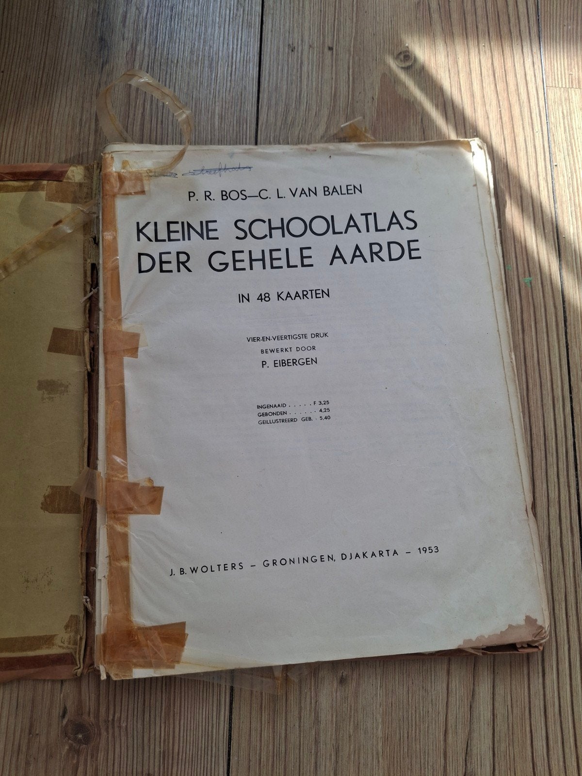 Kleine Schoolatlas Der Gehele Aarde - 1953 (Slechte Staat), Boeken, P.R. Bos - C.L. van Balen, Overige atlassen, 1800 tot 2000