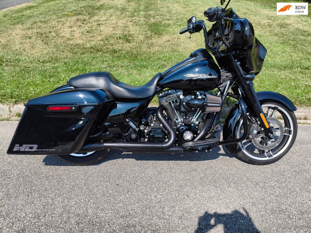 Harley Davidson FLHXS 2015 Blacked out bagger, Motoren, 1688 cc, Bedrijf, Cruise Control, Meer dan 35 kW