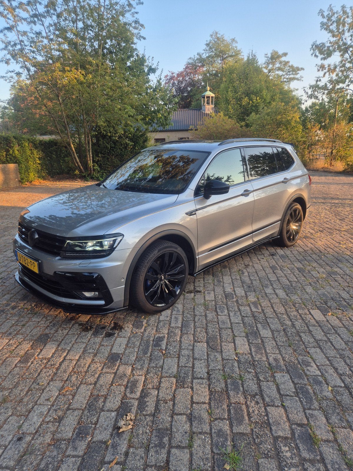 Volkswagen Tiguan 1.5 TSI 150pk 7-DSG 2020 Grijs, Stof, Zwart, 4 cilinders, Parkeerassistent