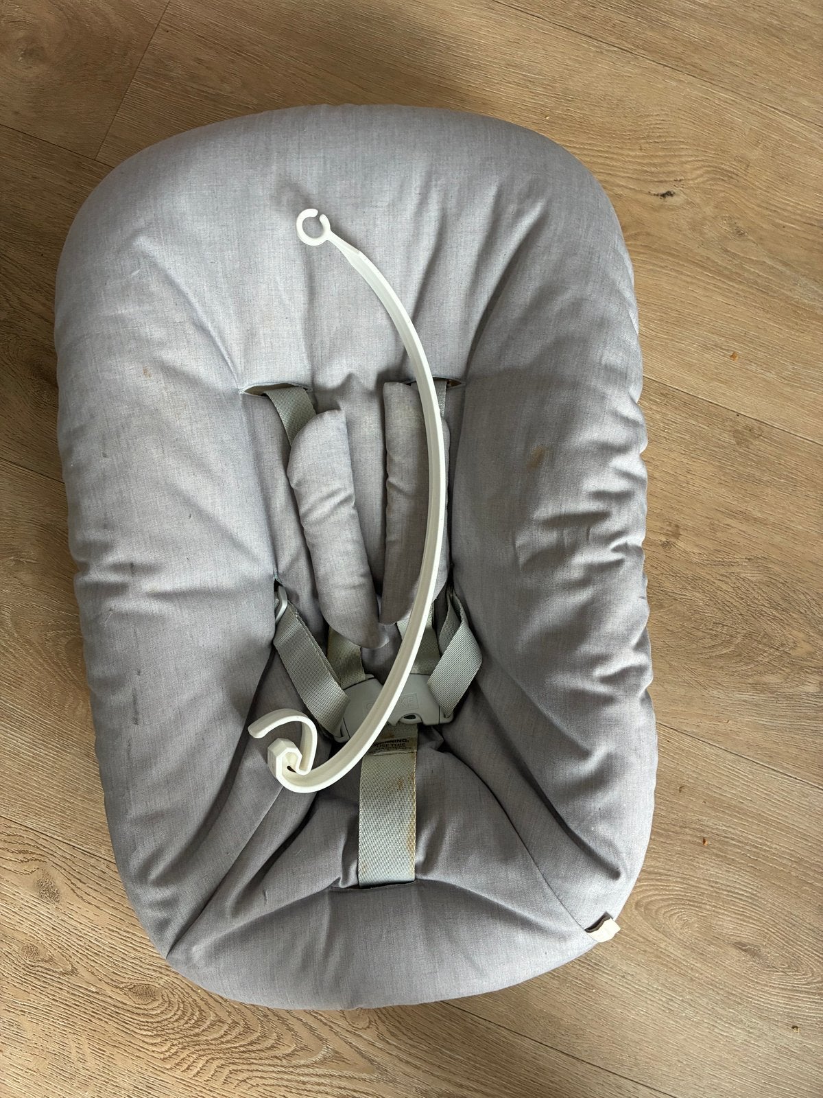 Stokke babyset met gordel en speelboog, Kinderen en Baby's, Wipstoeltjes, Overige merken, Gebruikt, Wipstoel, Ophalen of Verzenden
