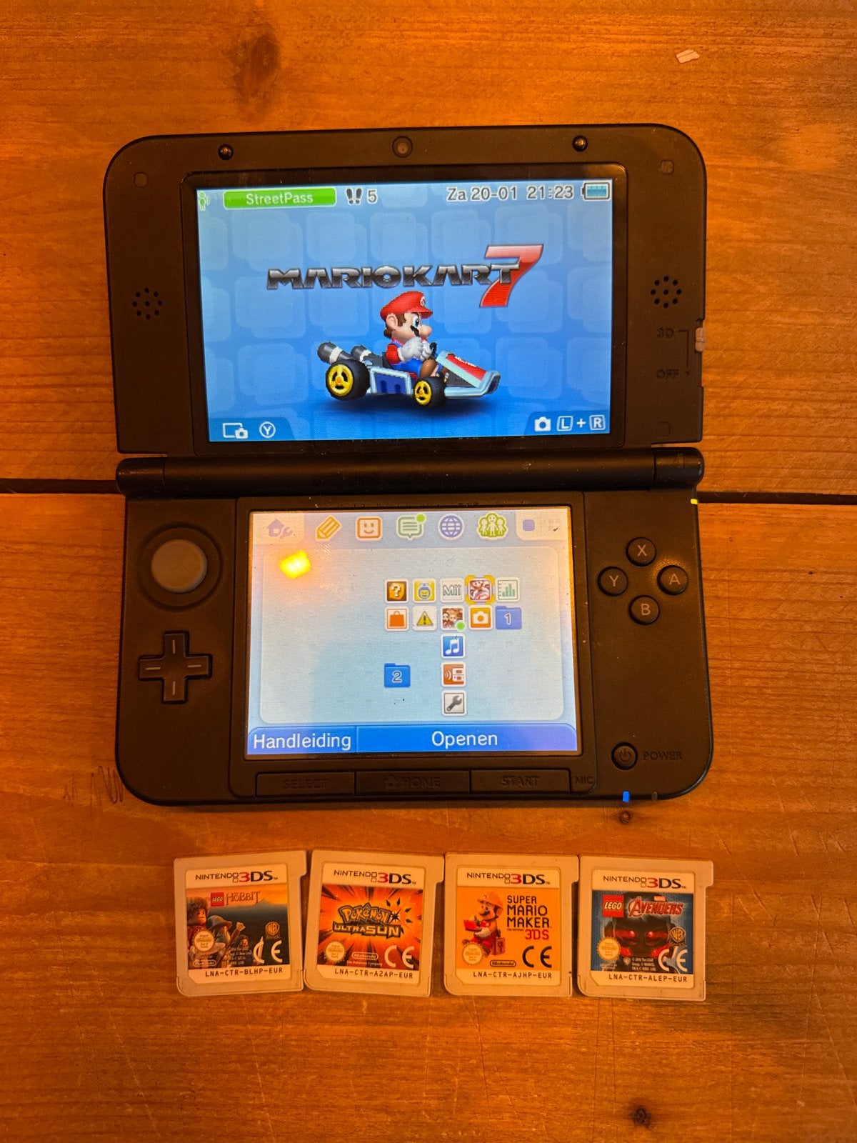 Nintendo 3DS uit 2011 met 4 games alleen bieden, Spelcomputers en Games, Zwart, Ophalen of Verzenden, 3DS, Gebruikt