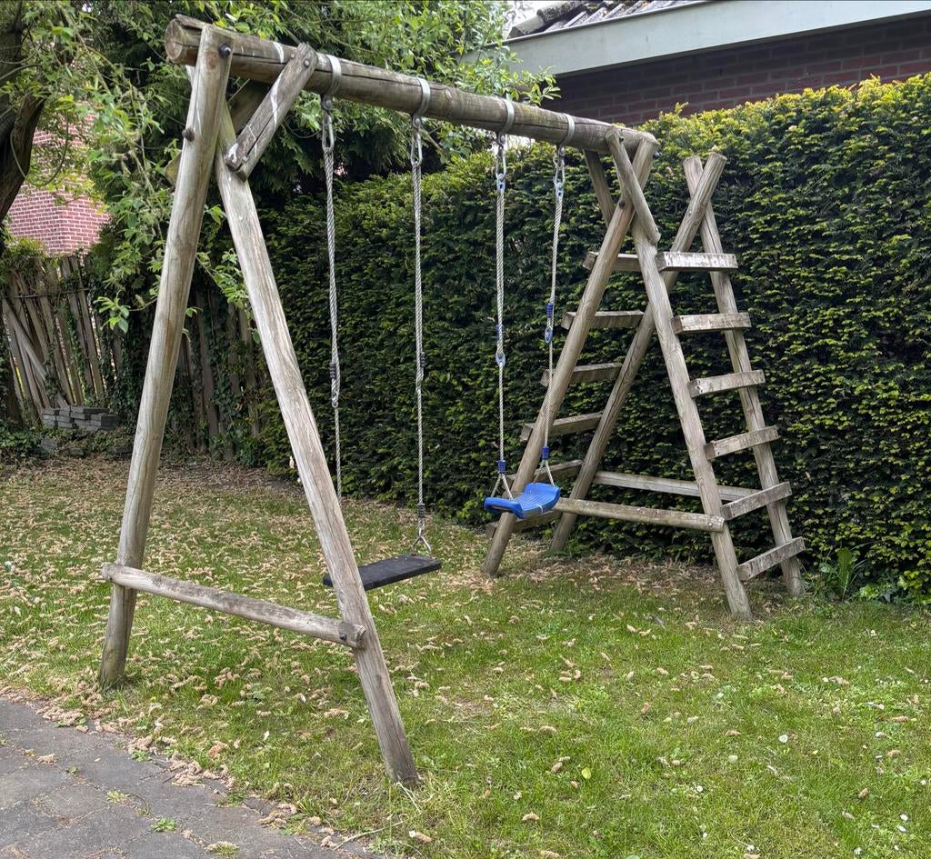 Houten speeltoestel met schommels en klimrek, Kinderen en Baby's, Speelgoed | Buiten | Speeltoestellen, Ophalen, Zo goed als nieuw
