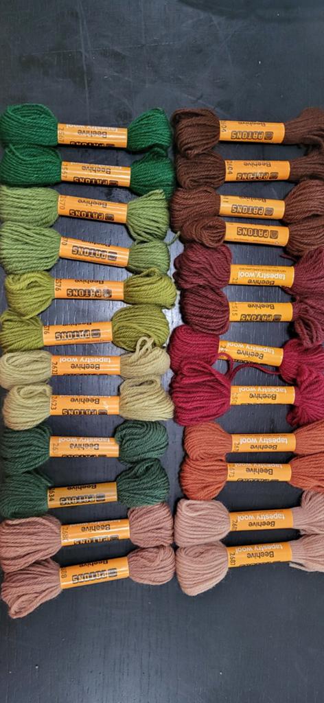 Patons Beehive Tapestry Wol - Diverse Groen- en Roodtinten, Ophalen of Verzenden, Nieuw, Garen of Naald(en)