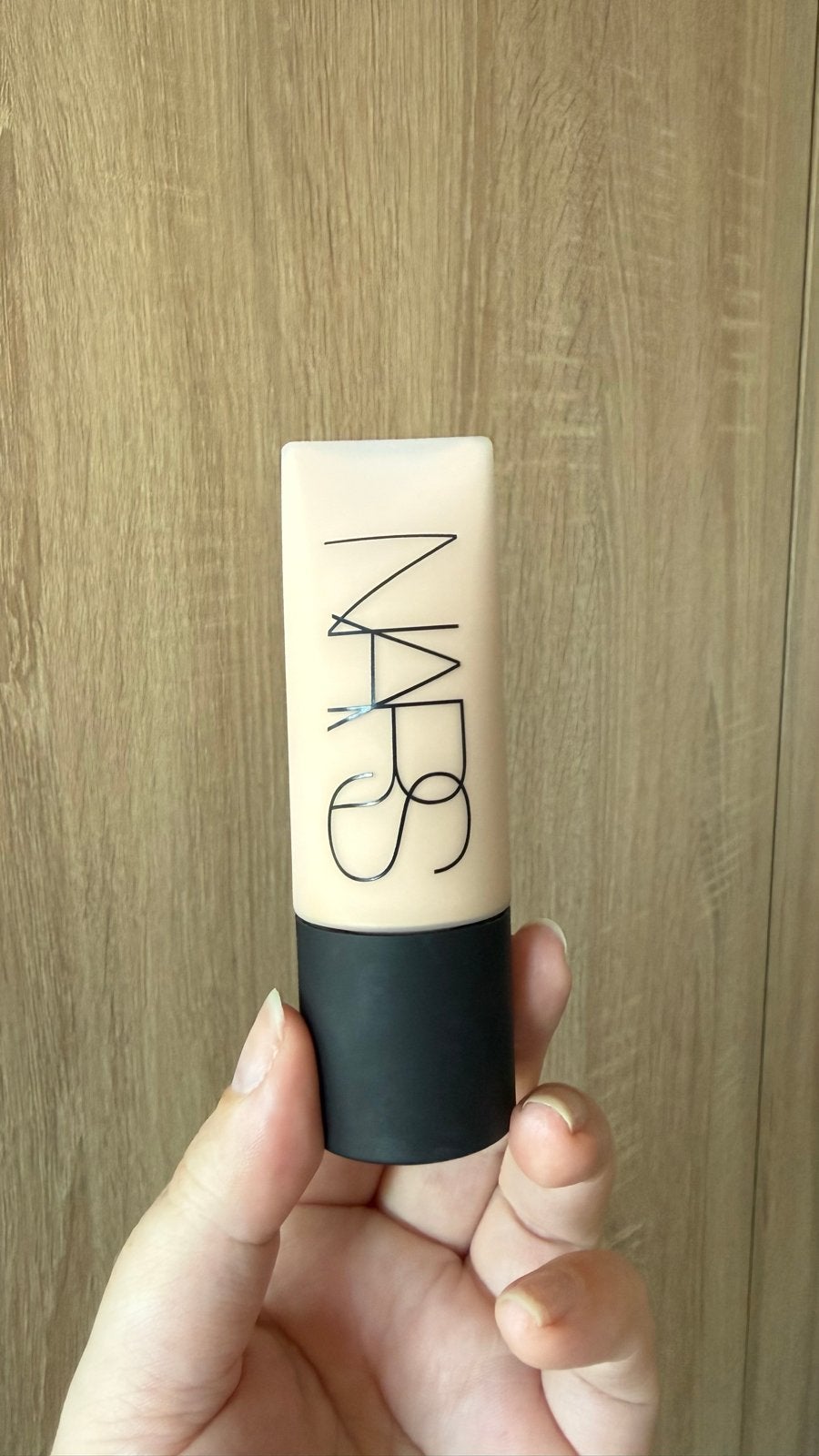 NARS Soft Matte Complete Foundation - Yukon Light 2.5, Sieraden, Tassen en Uiterlijk, Gehele gezicht, Beige, Ophalen of Verzenden