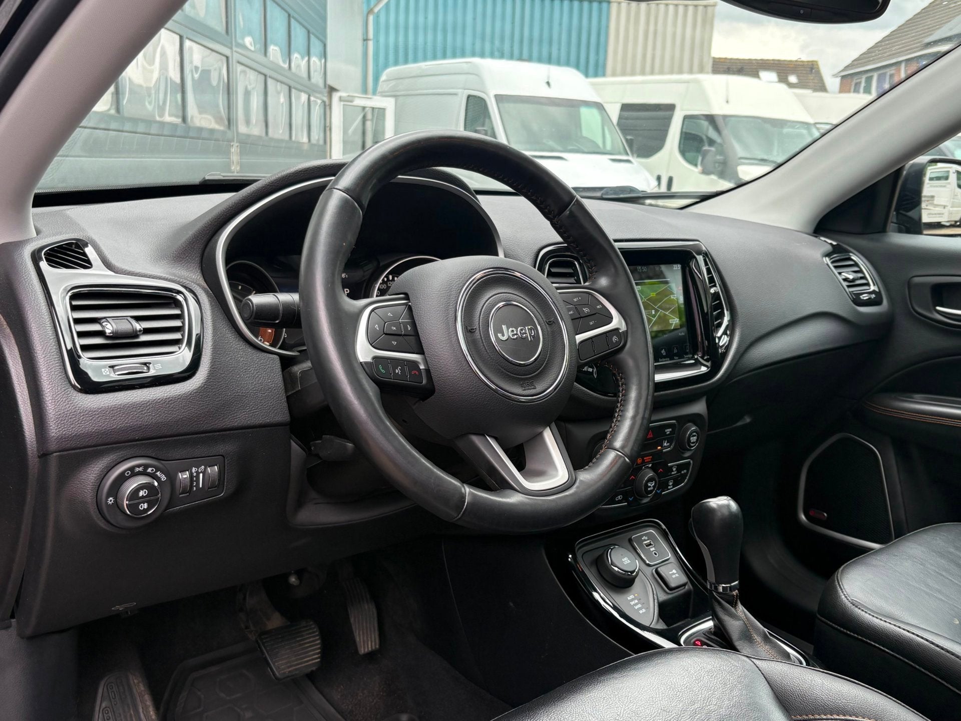 Jeep Compass 2.0MJ 170pk Autom. Limited 4x4 Pano Navi Leder, Auto's, Automaat, 450 kg, 4 cilinders, Bedrijf