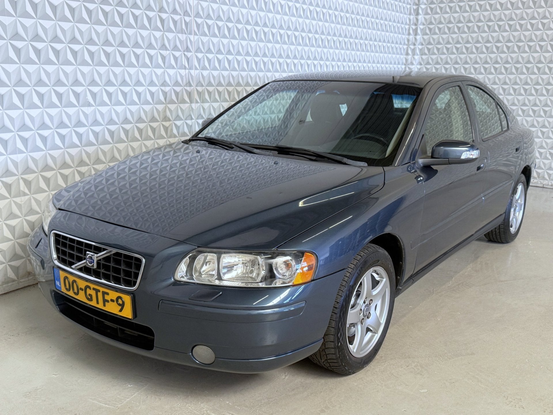 Volvo S60 2.4 Kinetic AUTOMAAT / 185.000km (2008), Auto's, Gebruikt, Blauw, S60, 2435 cc