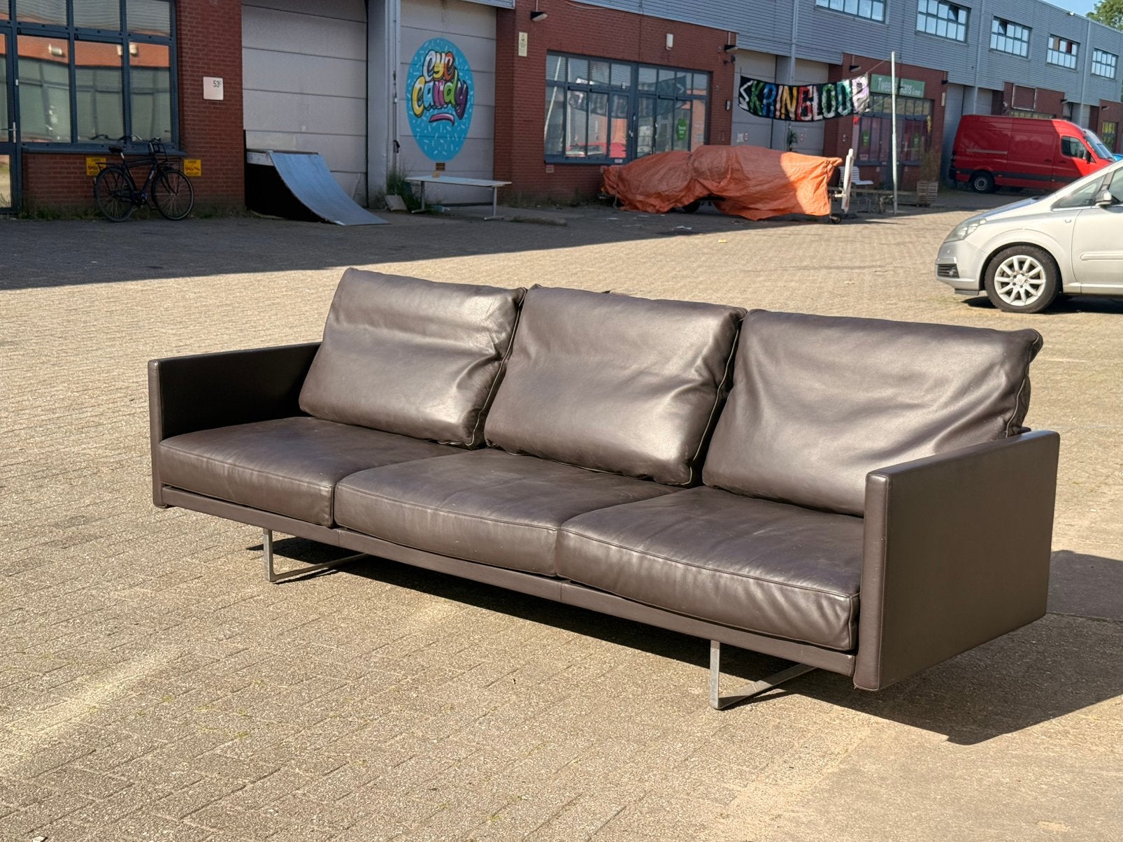 Cassina TOOT design bank donkerbruin leer, Ophalen, Minimalistisch design, 250 tot 300 cm, Gebruikt