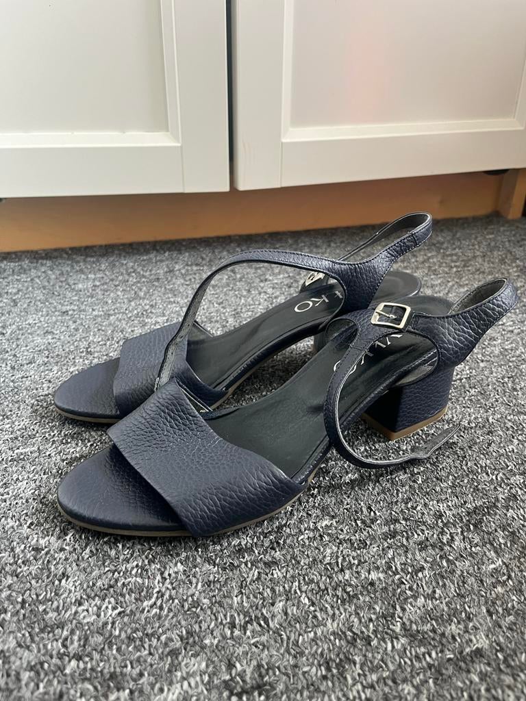 Donkerblauwe sandalen met hakje, Kleding | Dames, Schoenen, Blauw, Gedragen, Sandalen of Muiltjes, Ophalen of Verzenden