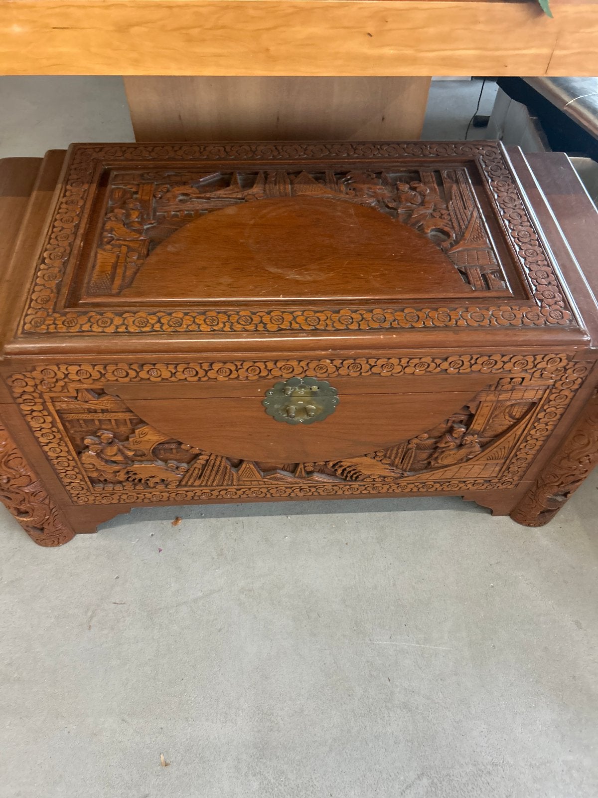 Antieke Chinese kist met houtsnijwerk, Ophalen of Verzenden