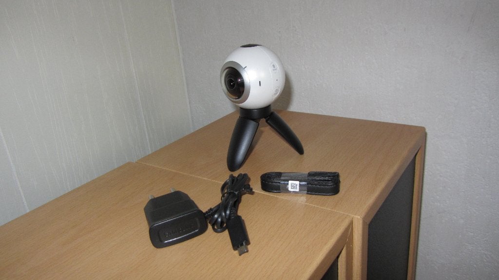 3D camera Samsung Gear SM C-200, Audio, Tv en Foto, Videocamera's Digitaal, 20x of meer, Ophalen of Verzenden, Zo goed als nieuw