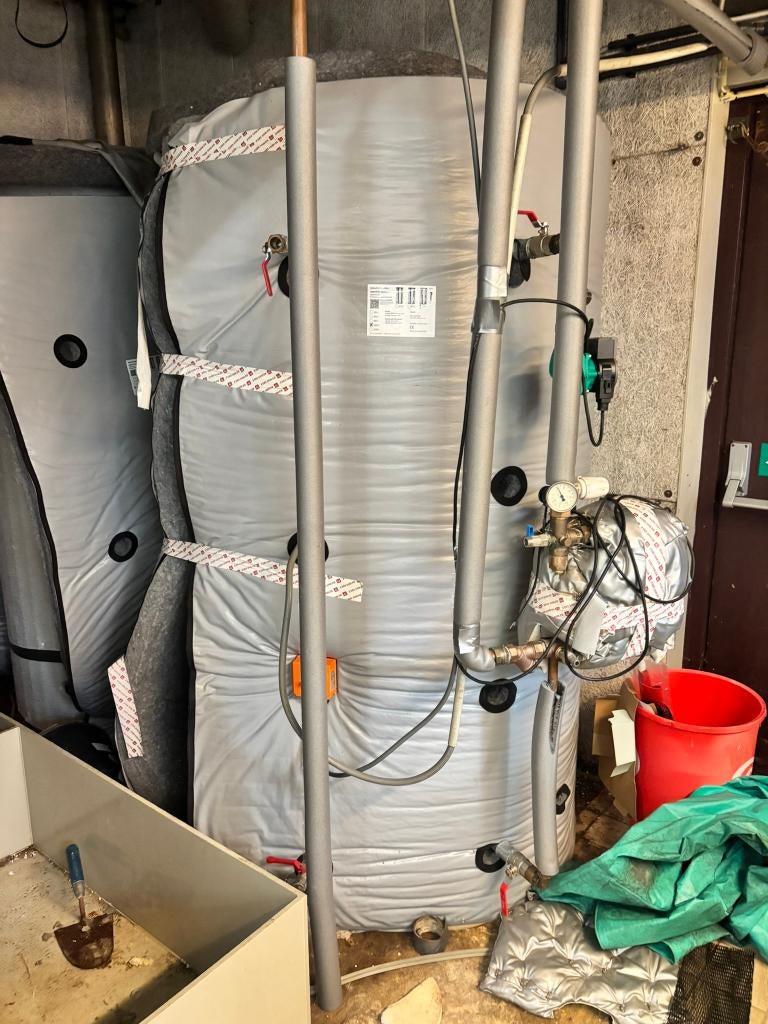 2 stuks 1.000 Liter gelaagde buffervat / opslagtank, Doe-het-zelf en Verbouw, Geisers en Boilers, Ophalen, Gebruikt, 100 liter of meer