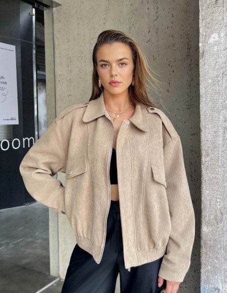 Vegan suède leer bomber jas beige M / L oversized tot 44, Unika, Beige, Maat 42/44 (L), Nieuw