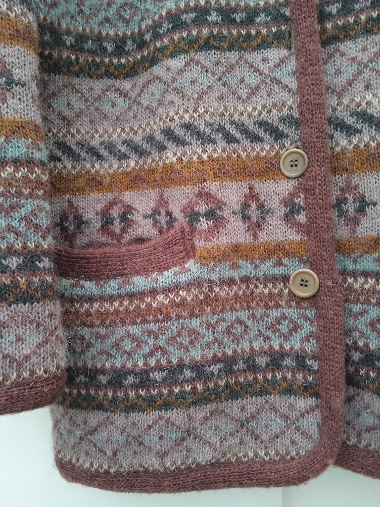 Prachtig mooi jasvest van SAGA XL 100% Schuurwol, Ophalen, Meerkleurig, Gedragen, Maat 42/44 (L)