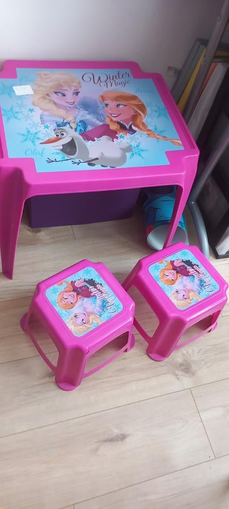 Frozen tafeltje met 2 krukjes, Kinderen en Baby's, Kinderkamer | Tafels en Stoelen, Ophalen of Verzenden, Tafel(s)