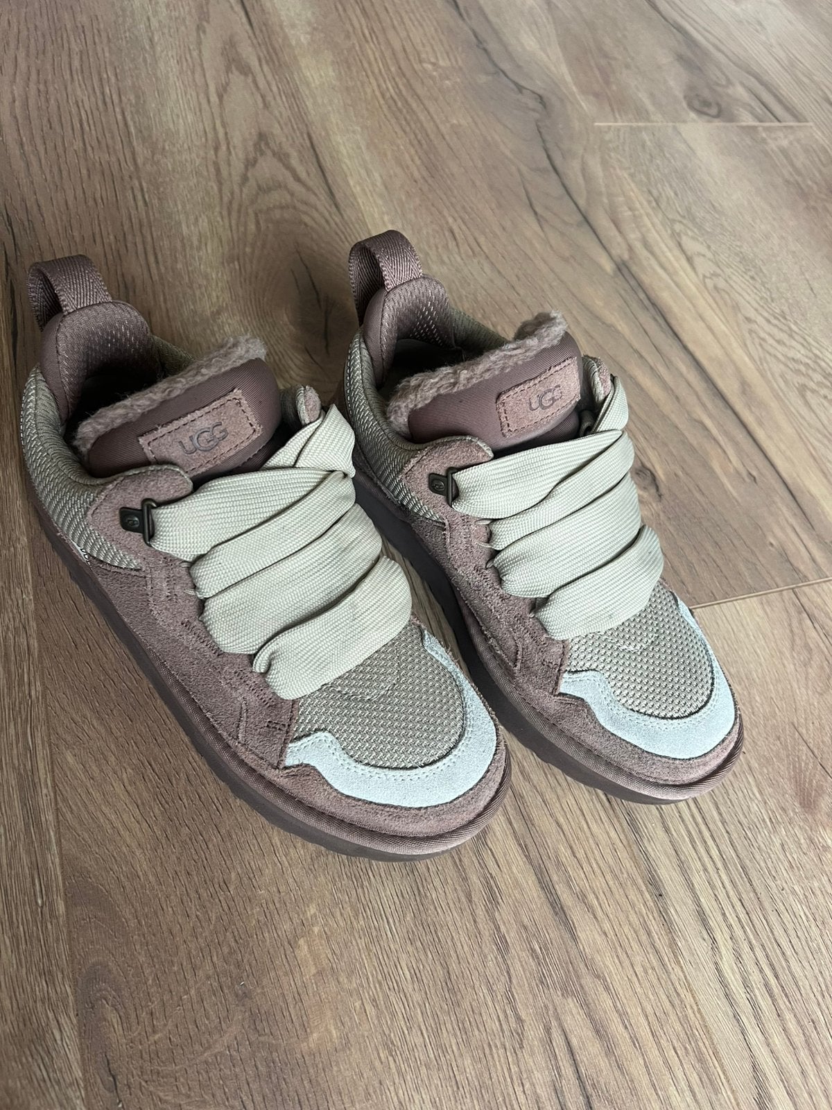 Uggs Lowmel maat 40, Ophalen of Verzenden, Zo goed als nieuw, Meisje, Schoentjes