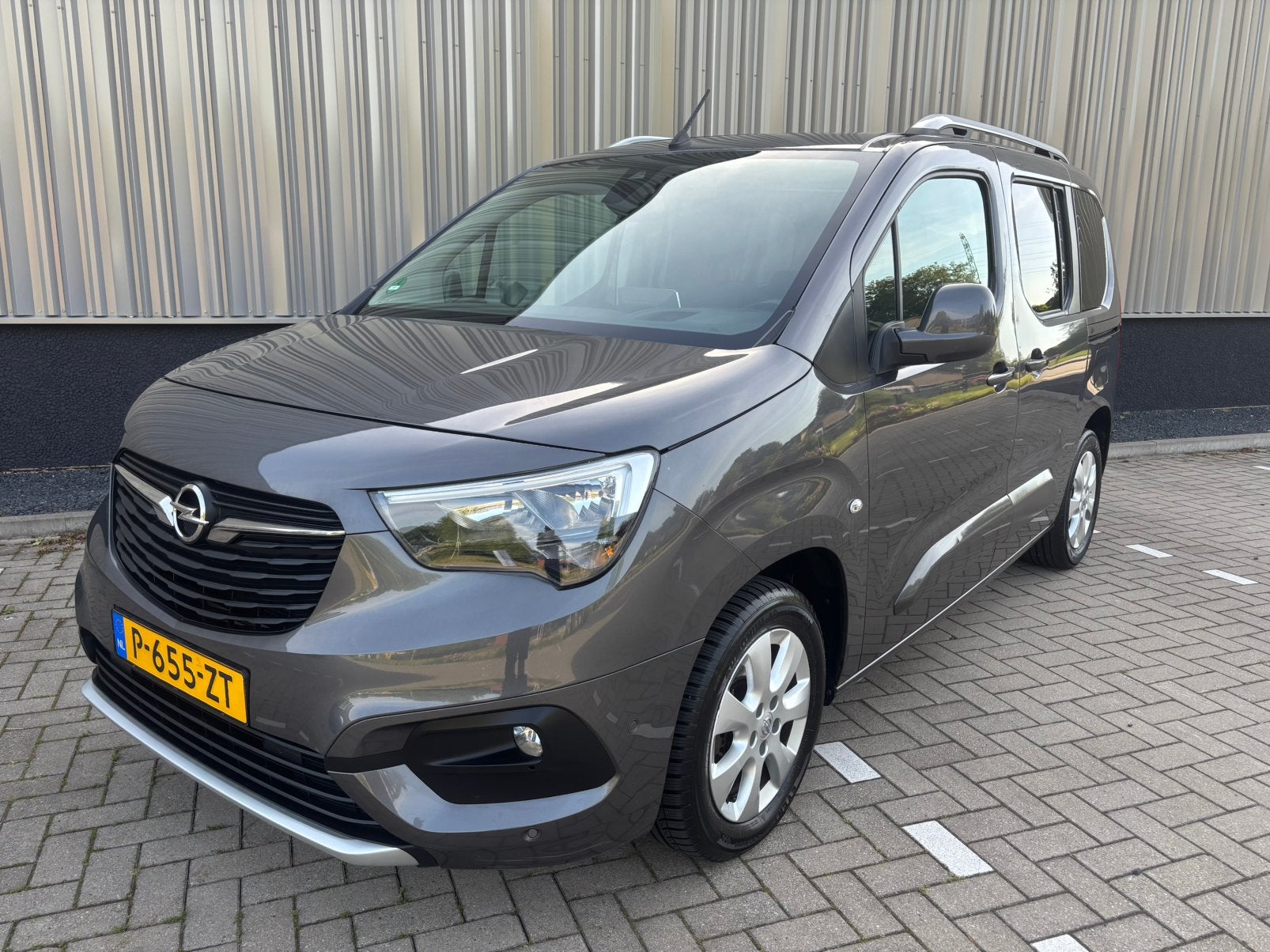 Opel Combo Tour 1.2 Turbo/ Panoramadak/Head-up/Trekhaak/ Vol, Voorwielaandrijving, Stof, 1199 cc, Handgeschakeld