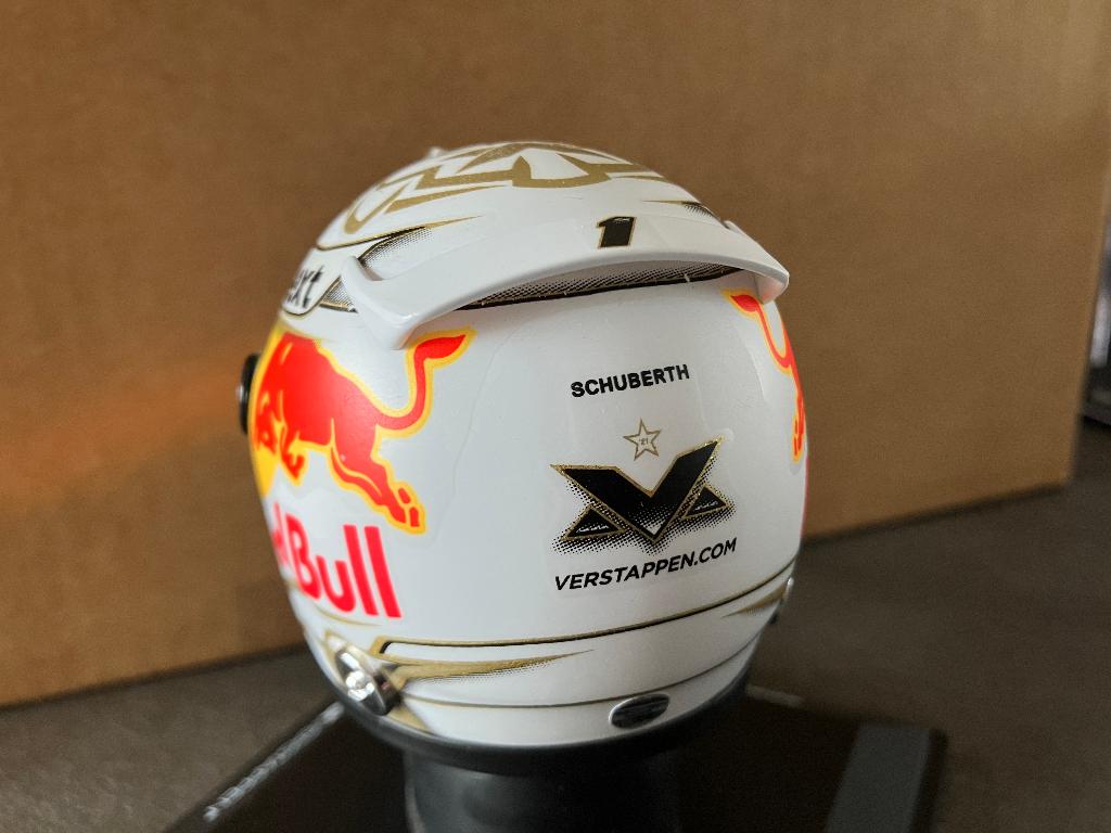 ✅ Max Verstappen 1:4 helm 2022 Season Red Bull RB18, Verzamelen, Automerken, Motoren en Formule 1, Ophalen of Verzenden, Nieuw