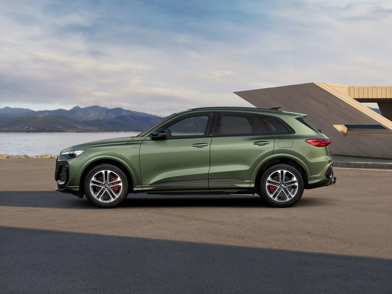 Audi Q5 367pk e-hybrid quattro S edition Competition | Panor, Auto's, Automaat, 12 maanden, Stof, 4 cilinders