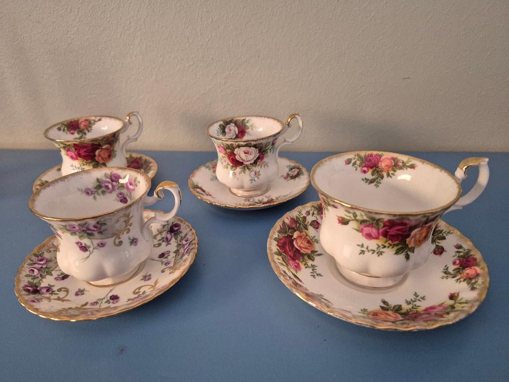 Royal Albert kop en schotel (4 stuks), Verzamelen, Porselein, Kristal en Bestek, Ophalen, Zo goed als nieuw, Porselein, Kop en/of schotel