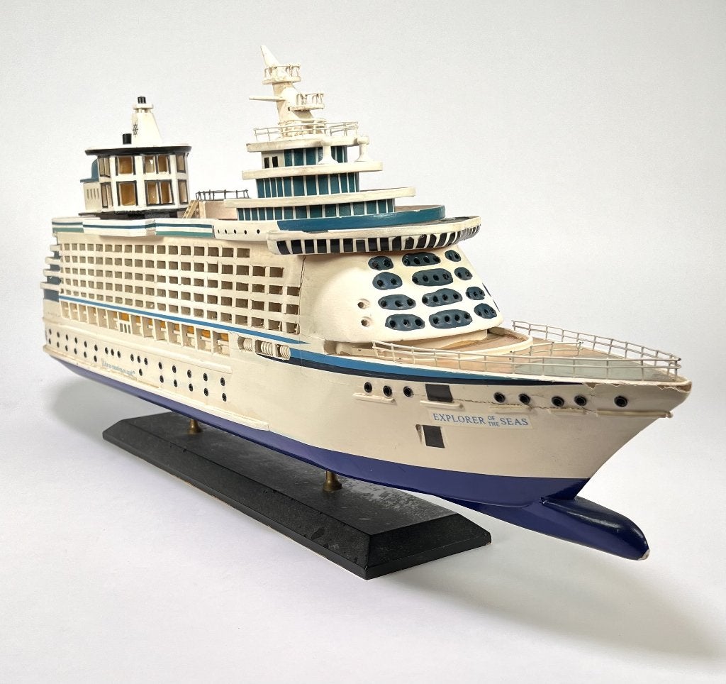 1288. Houten scheepsmodel - "Explorer of the Seas", ca. 2000, Ophalen