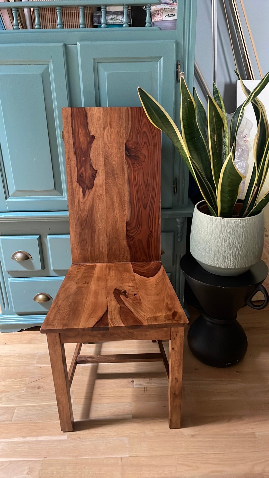 Bijzondere handgemaakte houten stoel - Eyecatcher, Huis en Inrichting, Stoelen, Ophalen, Gebruikt, Bruin, Eén