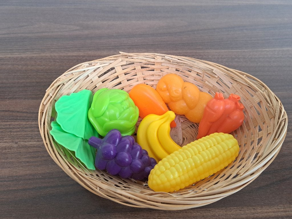 rieten mandje met groente en fruit, Ophalen of Verzenden, Zo goed als nieuw, Kunststof, Speelkeuken-accessoire