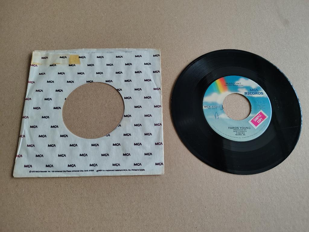 7" Single: Faron Young - Tearjoint (1980) USA, Verzenden, Gebruikt, Pop