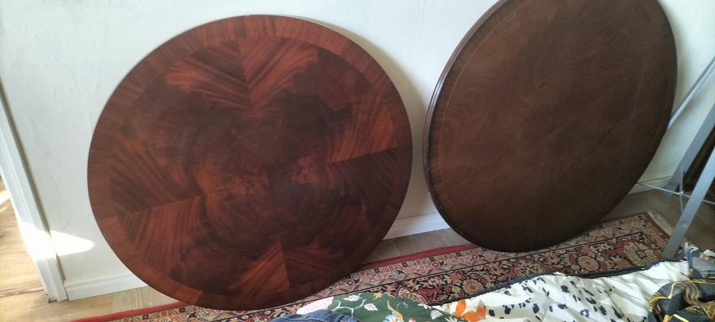 Twee ronde tafelbladen van donker hout, Ophalen of Verzenden
