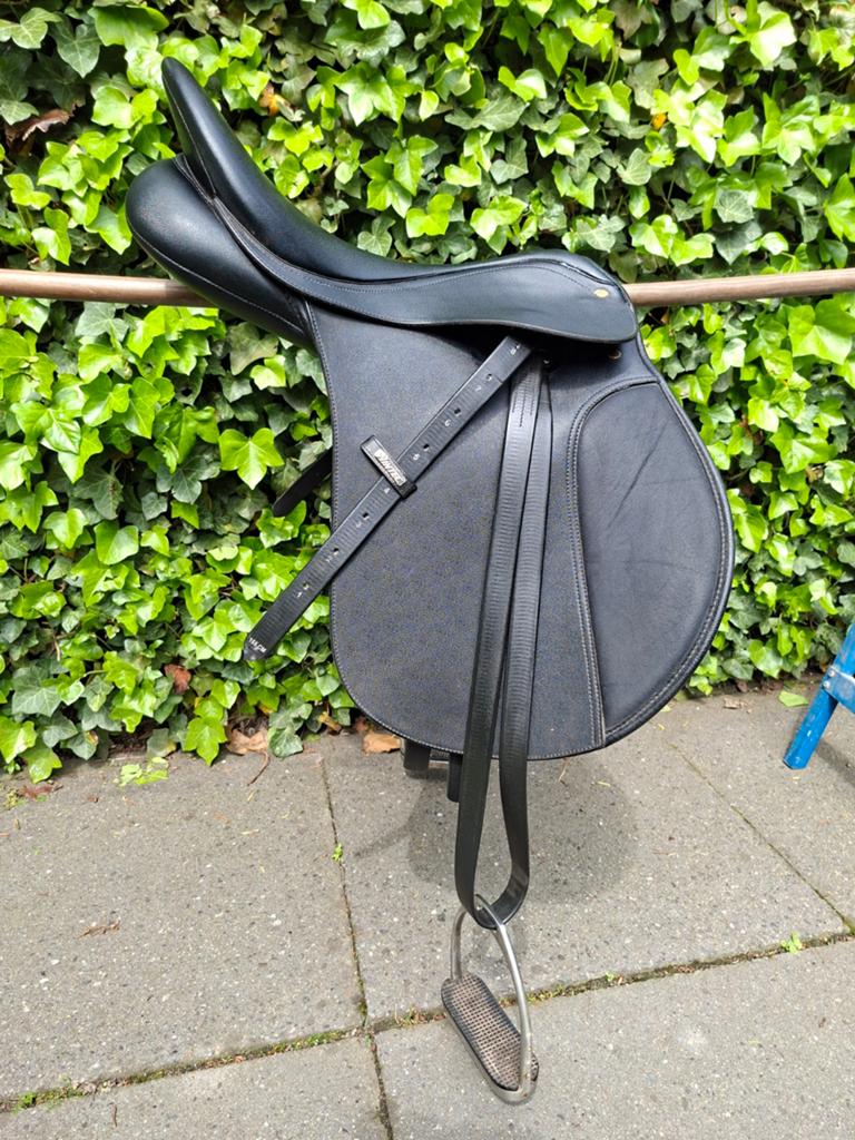 Wintec care 17 inch zgan, Dieren en Toebehoren, Paarden en Pony's | Zadels, Ophalen of Verzenden, Zo goed als nieuw, Overige soorten