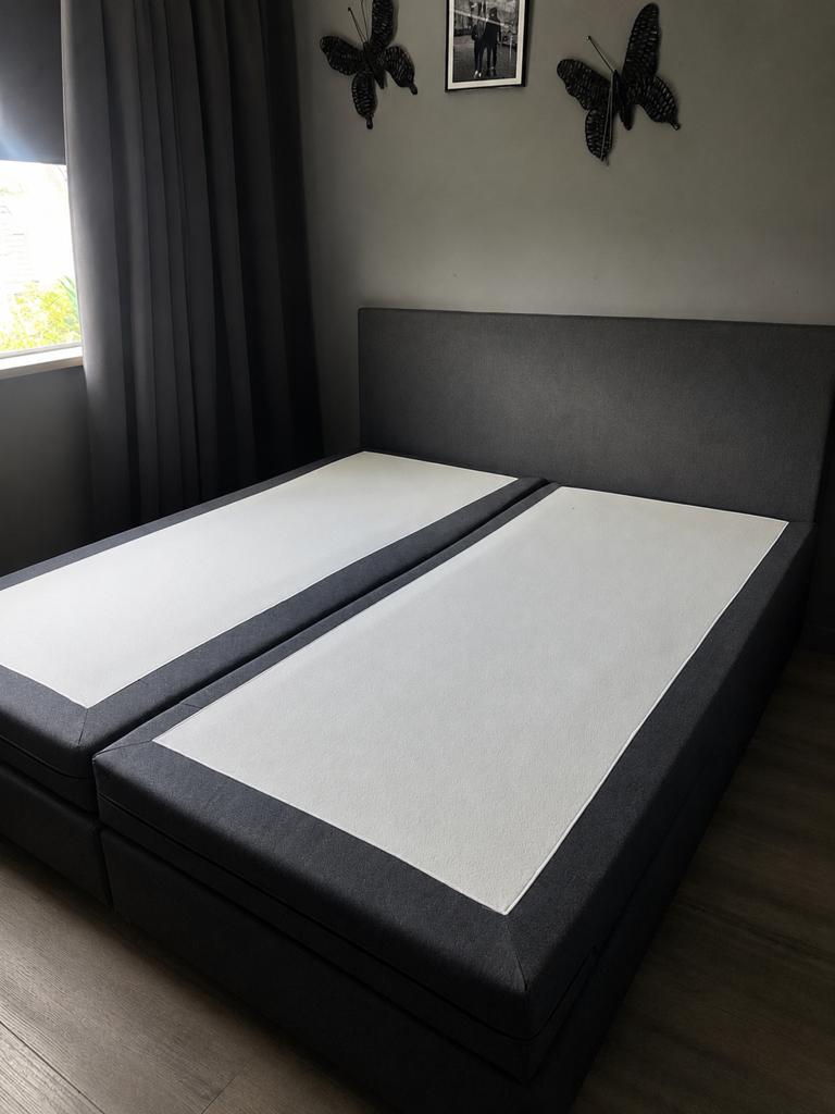 Comfortabele boxspring met hoofdbord - donker grijs, Gebruikt, Tweepersoons, Ophalen of Verzenden, 180 cm