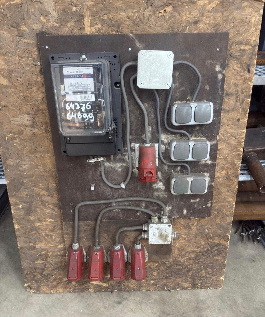 Stroomverdeelpunt met meter, Ophalen