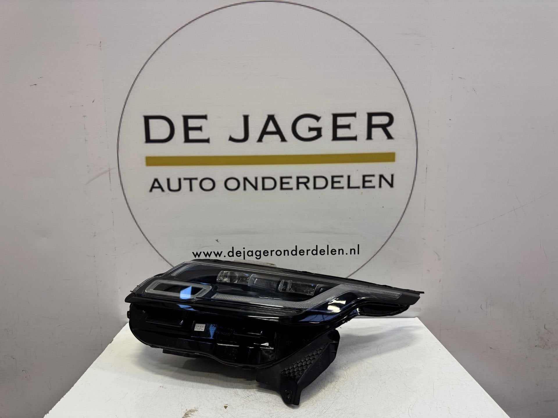 RANGE ROVER VELAR KOPLAMP FULL LED LINKS J8A2-13W030-EG, Auto-onderdelen, Abbey Road, Whitley 1
CV3 4LF  Coventry, Jaguar Land Rover Limited
