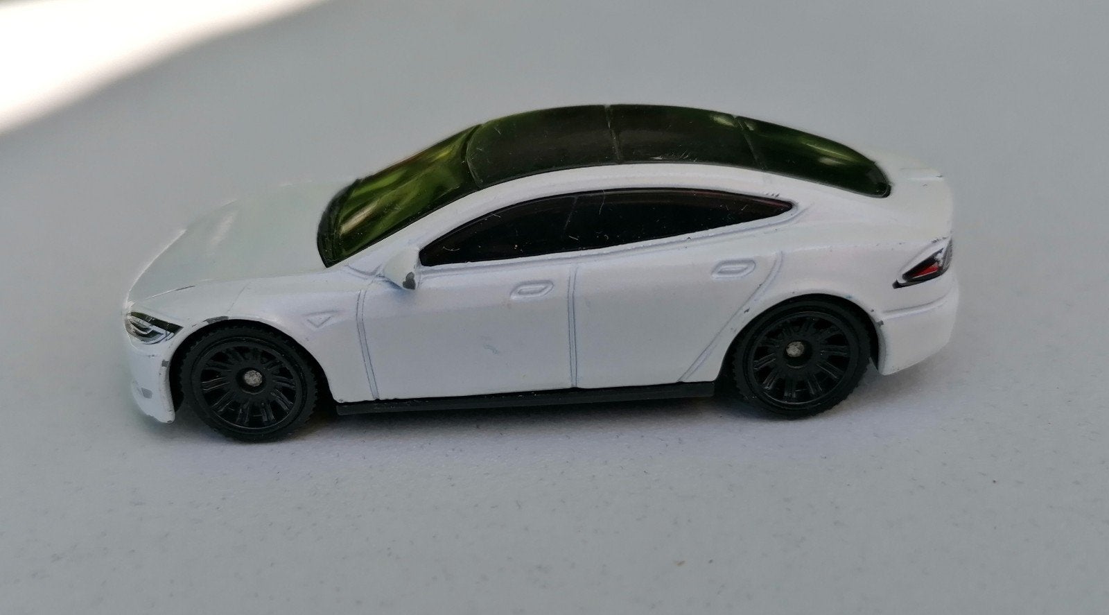 Witte Tesla Model S Miniatuur Auto - Hot Wheels, Ophalen of Verzenden, Gebruikt