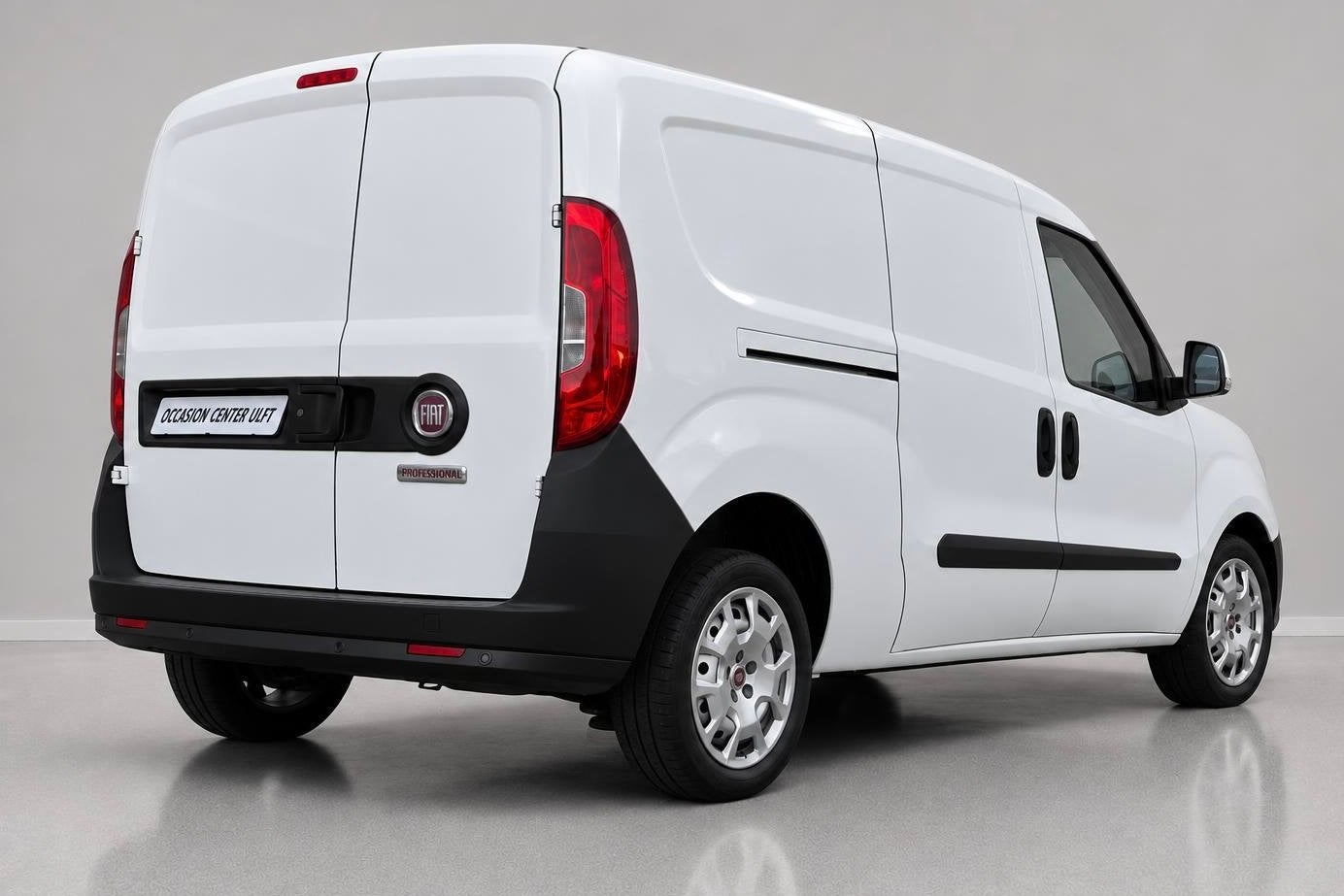 Fiat Doblò Cargo 1.4 CARGO L2H1 / AIRCO / MARGE / 3 PERS, Stof, Gebruikt, 4 cilinders, Met garantie (alle)