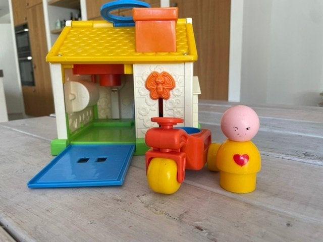 Vintage Fisher price huisje met poppetjes. Discovery Cottage, Kinderen en Baby's, Speelgoed | Fisher-Price, Ophalen, Zo goed als nieuw