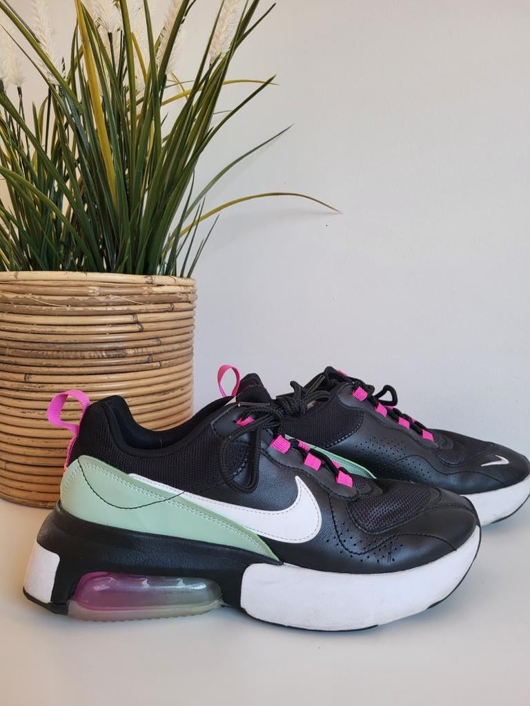 Nike Air Max verona Black/Cosmic Fuchsia maat 39, Ophalen of Verzenden, Zo goed als nieuw, Roze, Sneakers of Gympen