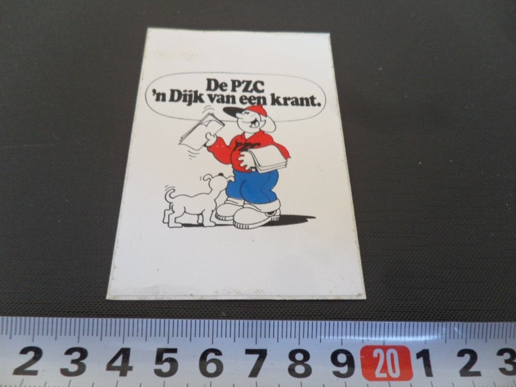 sticker strip de PZC een dijk van een krant, Ophalen, Zo goed als nieuw