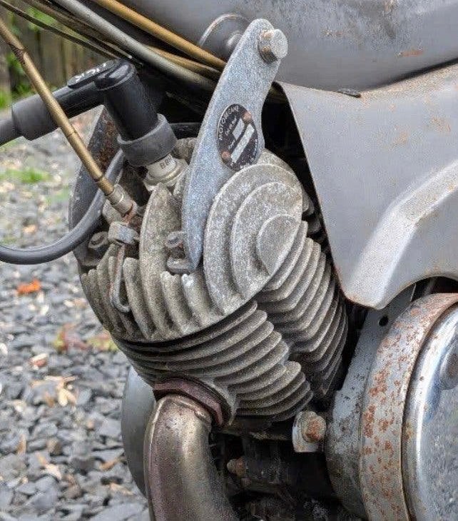 Gezocht. Mobylette EEG cilinder met kop plus beugels, Motoren, Ophalen